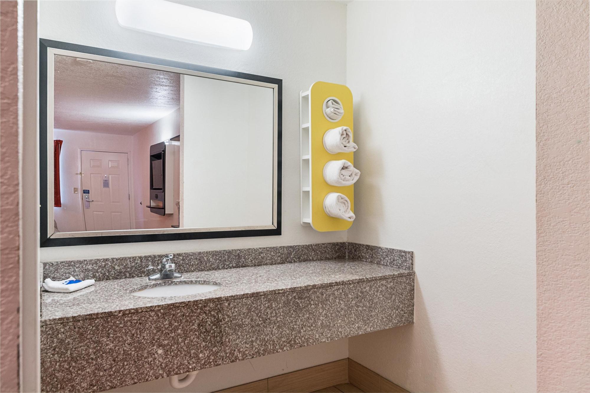 Motel 6-San Antonio, Tx - Fiesta Trails Eksteriør bilde
