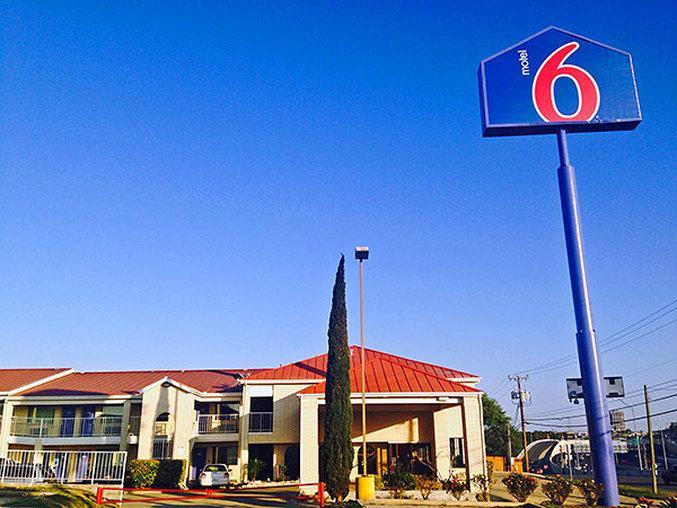 Motel 6-San Antonio, Tx - Fiesta Trails Eksteriør bilde