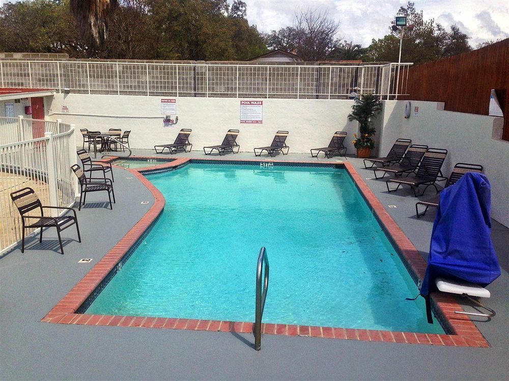 Motel 6-San Antonio, Tx - Fiesta Trails Eksteriør bilde
