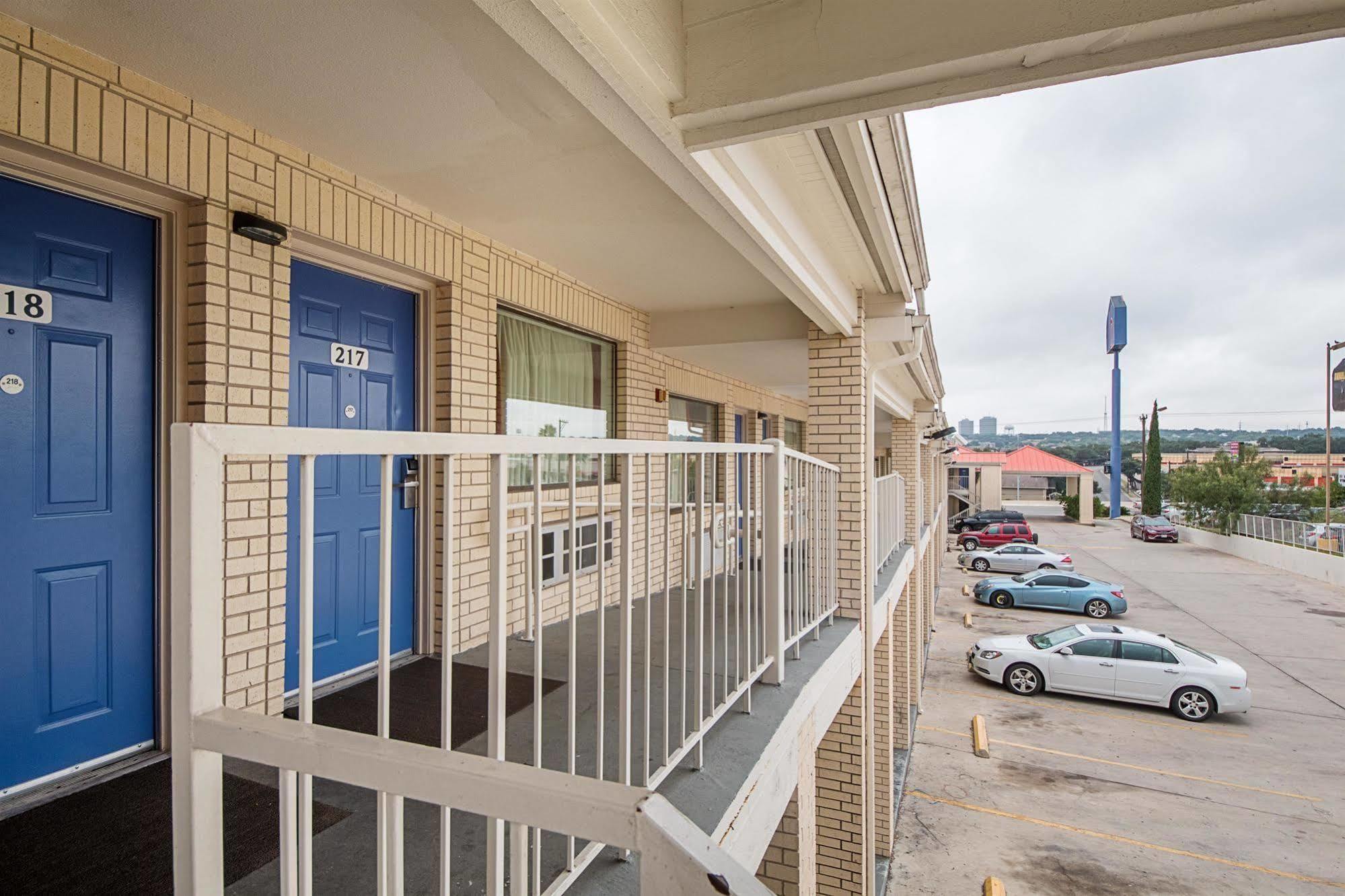 Motel 6-San Antonio, Tx - Fiesta Trails Eksteriør bilde
