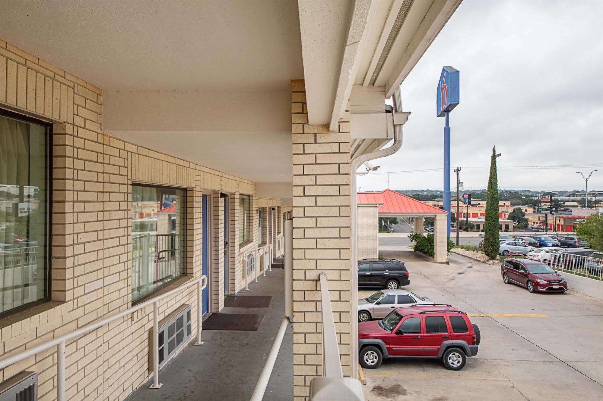 Motel 6-San Antonio, Tx - Fiesta Trails Eksteriør bilde