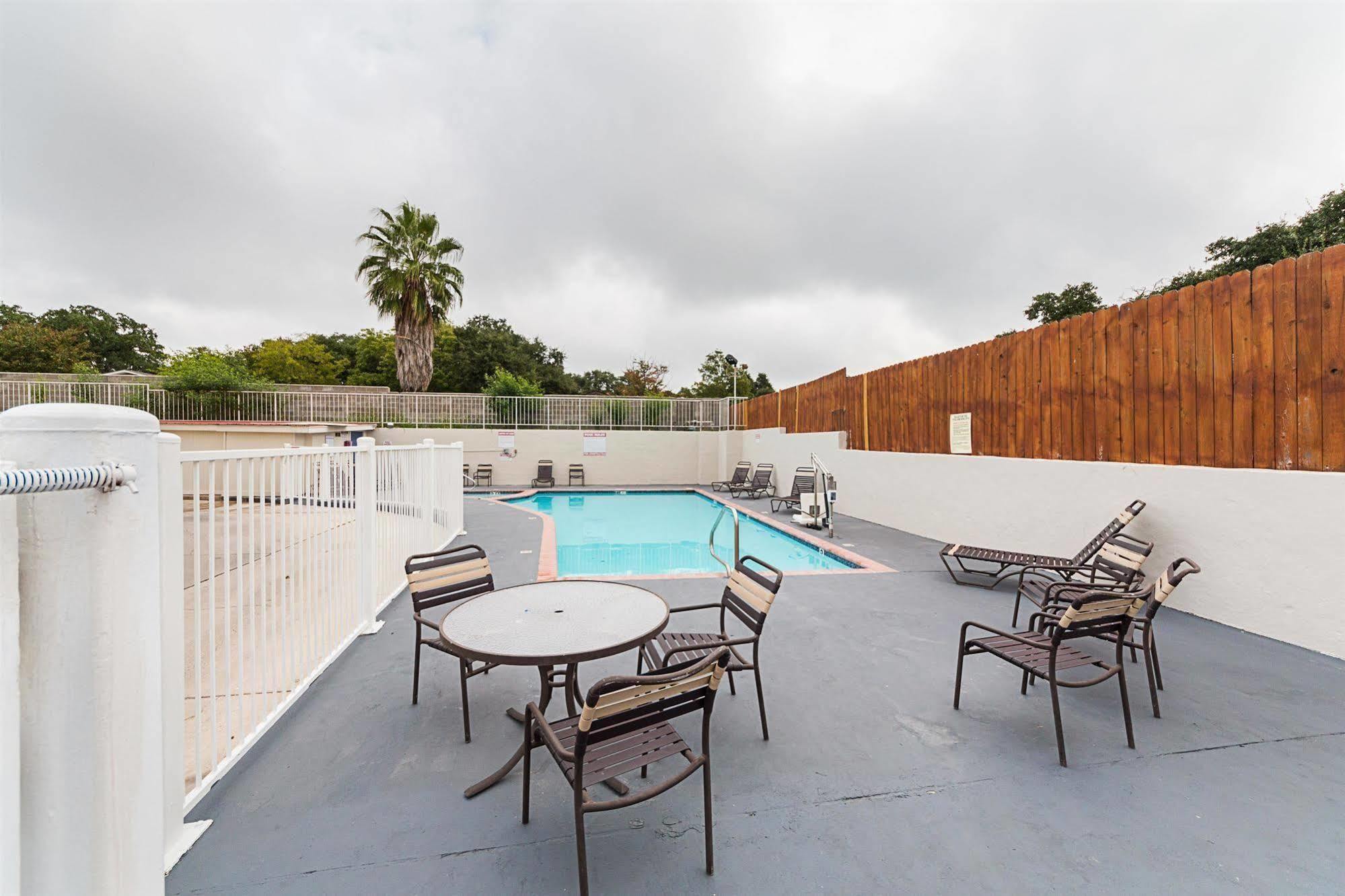 Motel 6-San Antonio, Tx - Fiesta Trails Eksteriør bilde