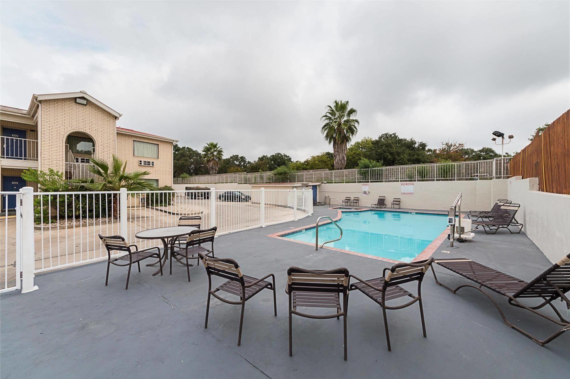 Motel 6-San Antonio, Tx - Fiesta Trails Eksteriør bilde