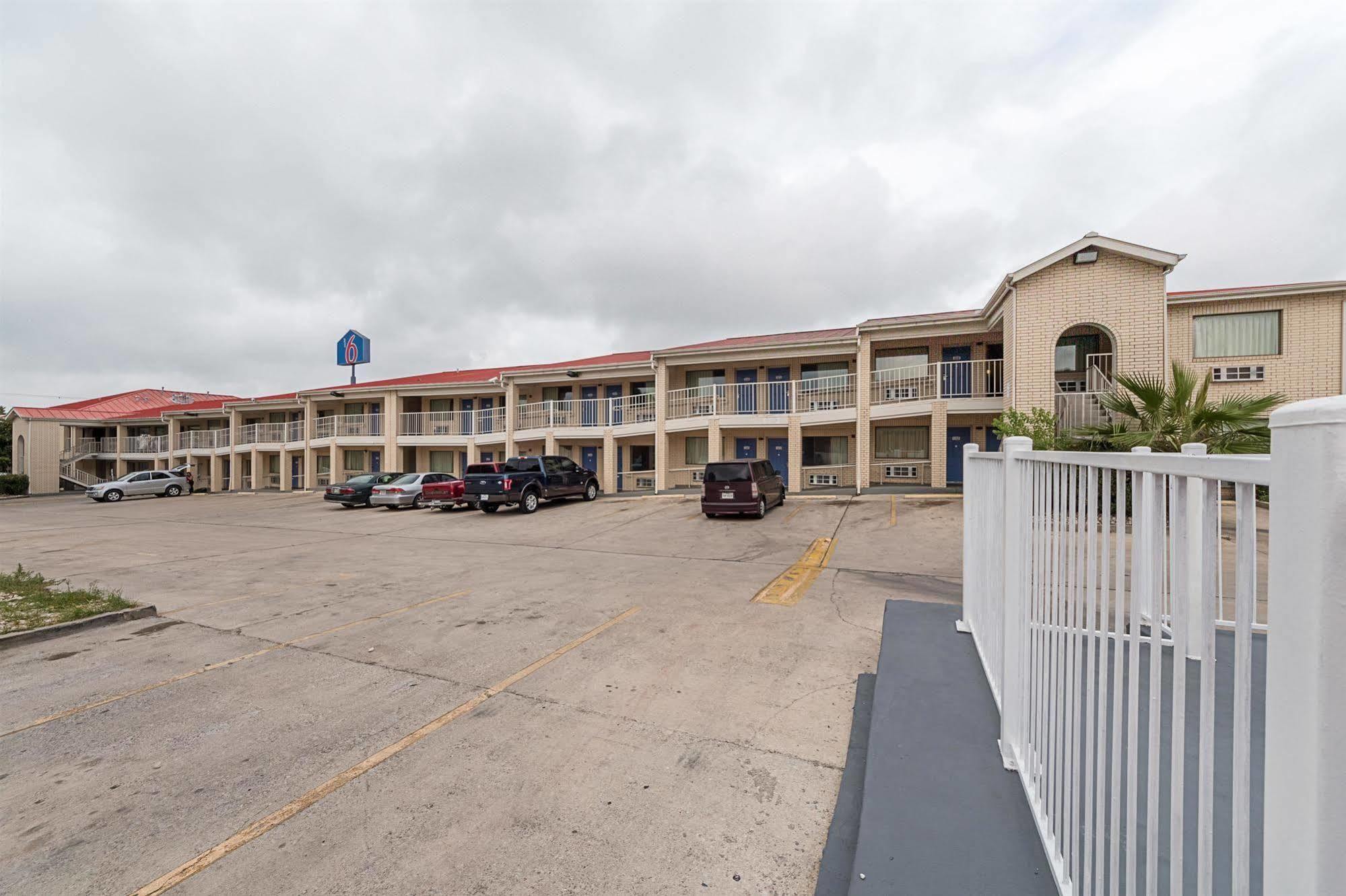 Motel 6-San Antonio, Tx - Fiesta Trails Eksteriør bilde